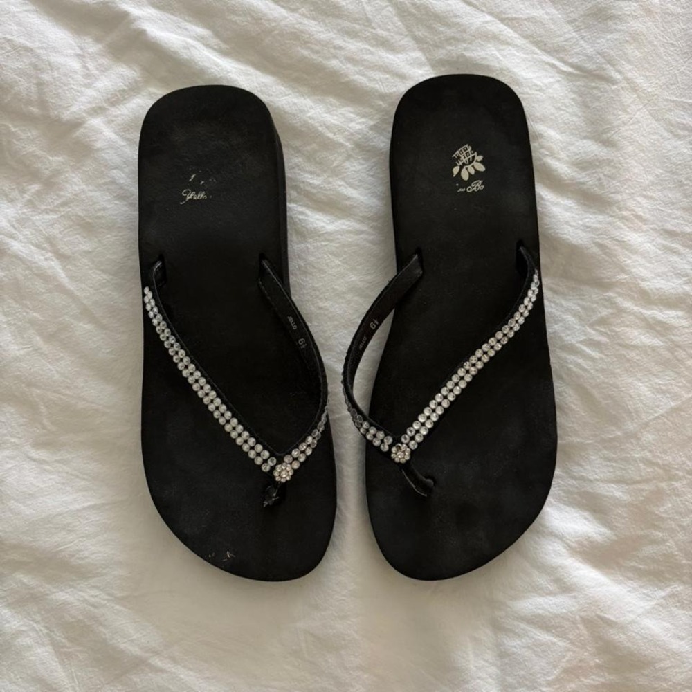 Yellow Box Jello Black Rhinestone Floral Platform Wedge Flip Flops 6.5